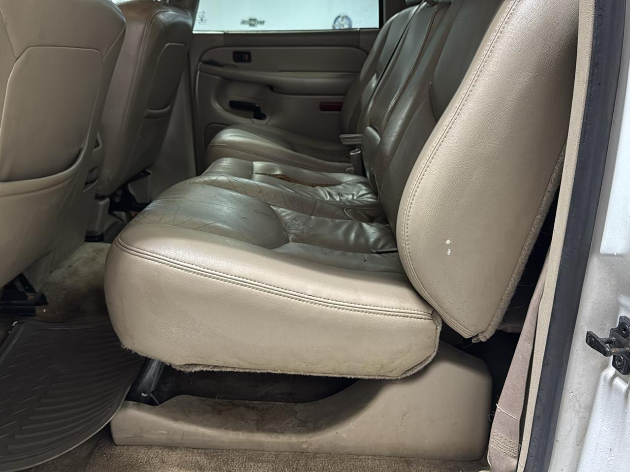 Chevrolet Silverado 2500HD Crew Cab 153" WB 4WD LT 2004