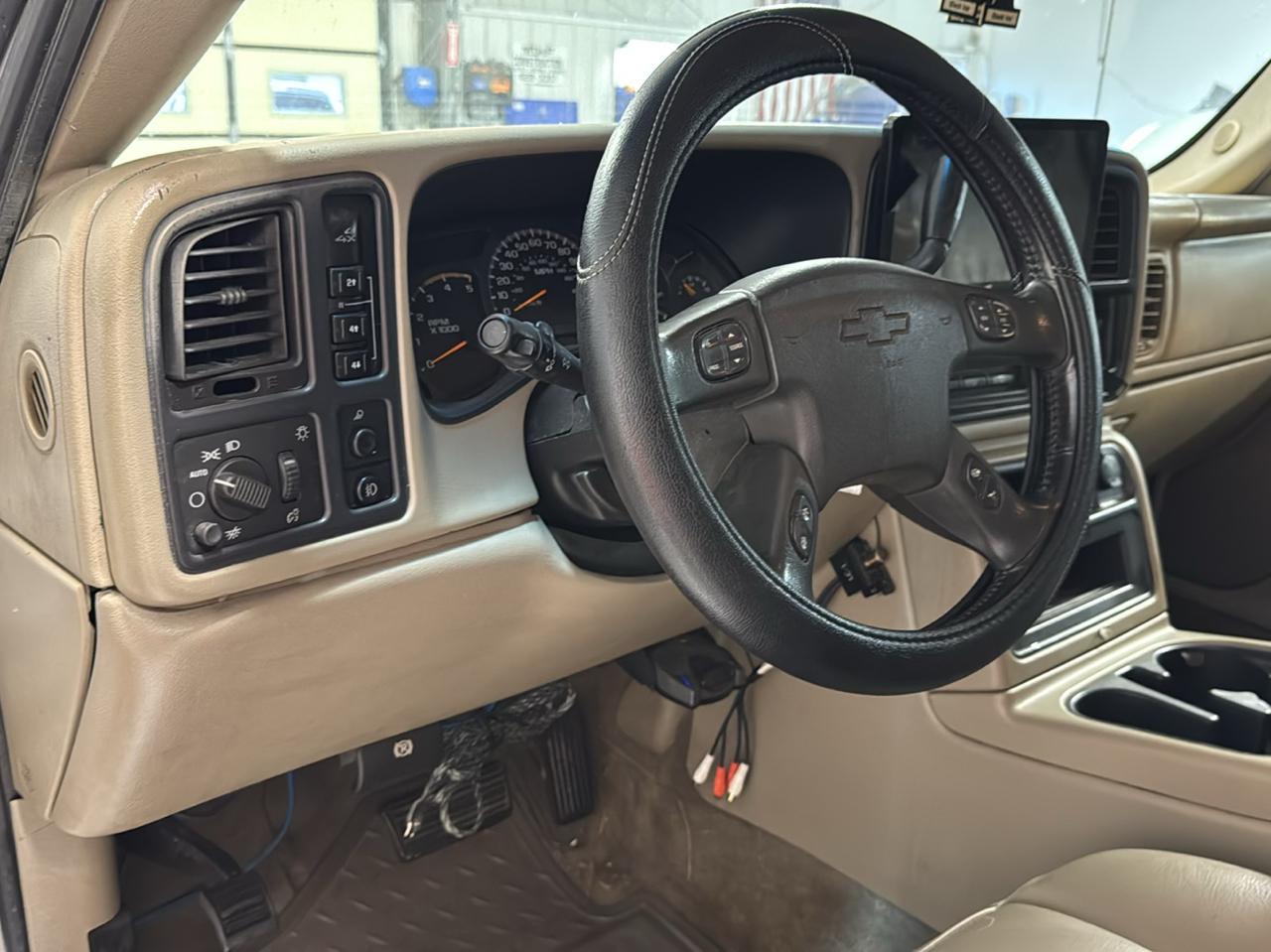 Chevrolet Silverado 2500HD Crew Cab 153" WB 4WD LT 2004