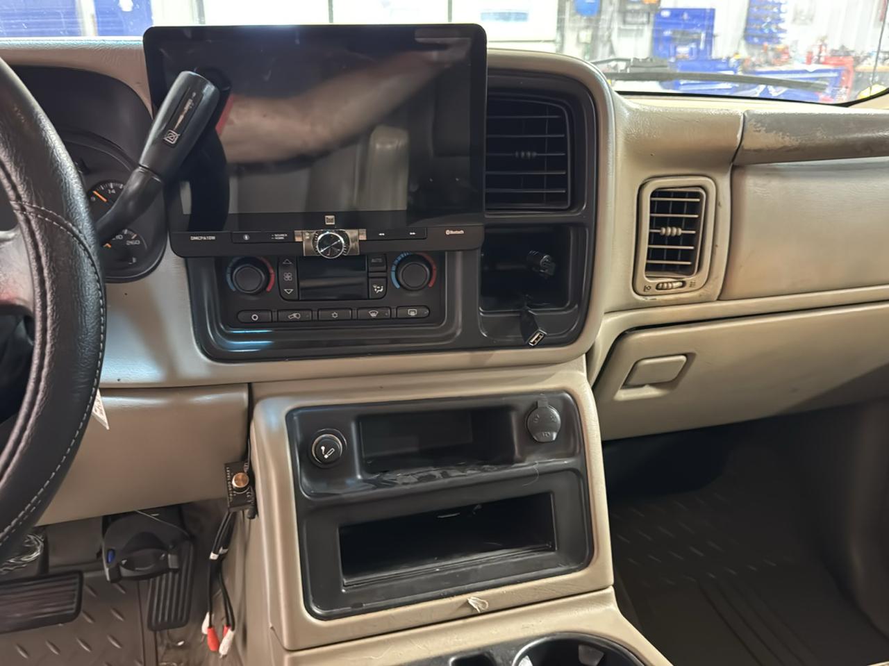 Chevrolet Silverado 2500HD Crew Cab 153" WB 4WD LT 2004