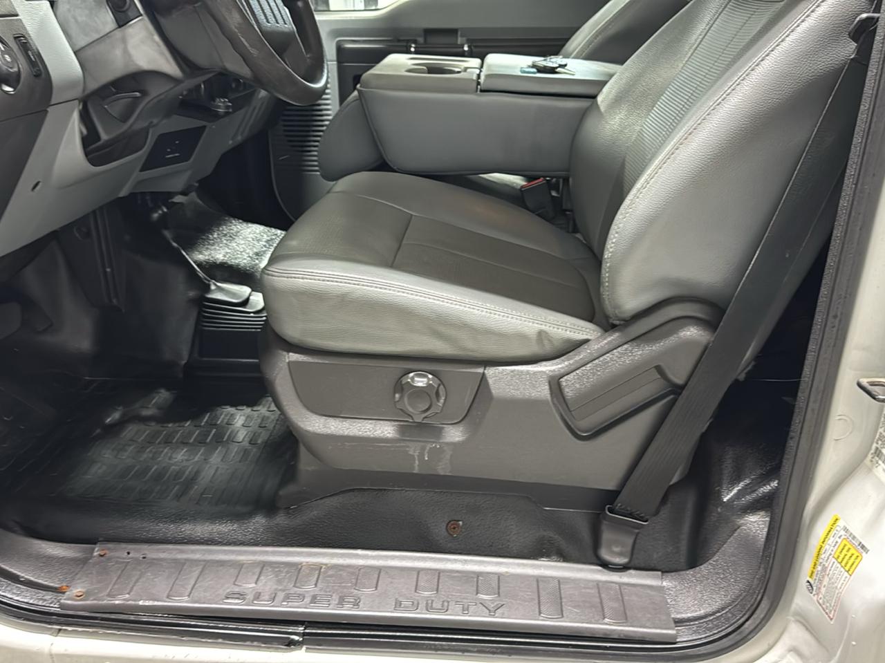 Ford Super Duty F-250 SRW 4WD Reg Cab 137" XLT 2015