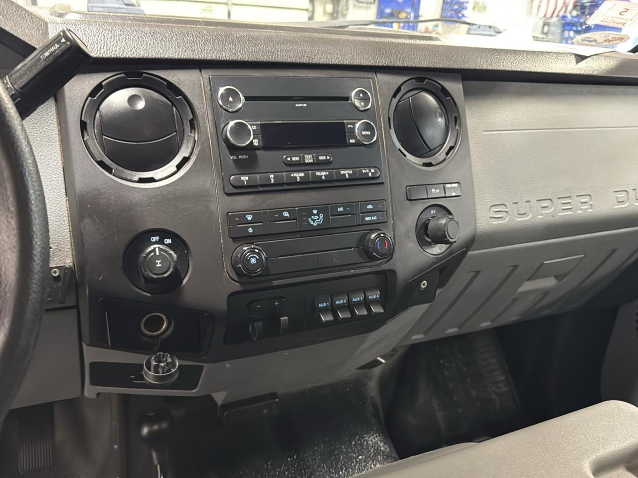 Ford Super Duty F-250 SRW 4WD Reg Cab 137" XLT 2015