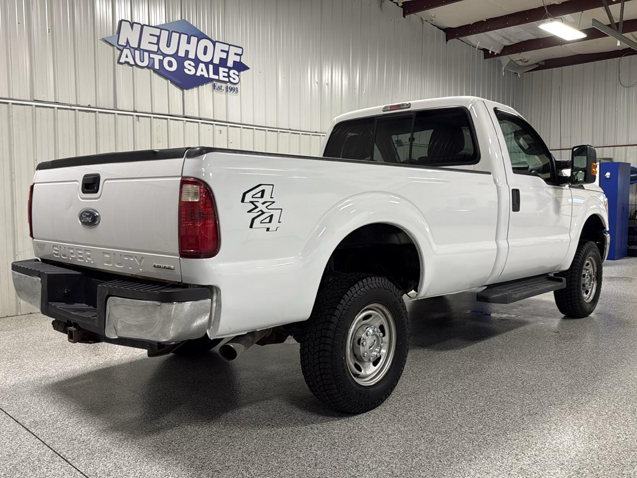 Ford Super Duty F-250 SRW 4WD Reg Cab 137" XLT 2015