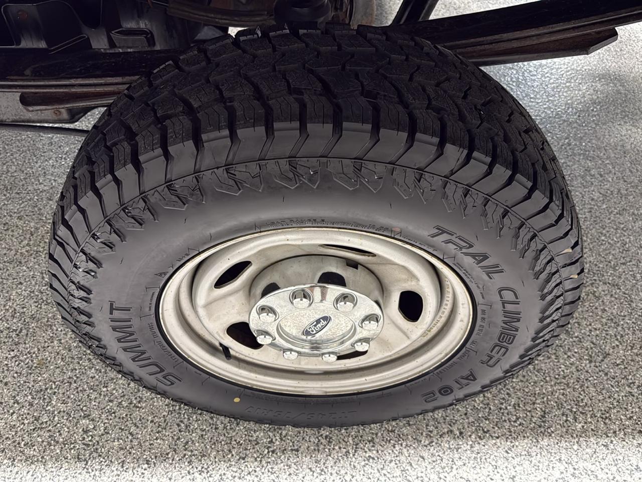 Ford Super Duty F-250 SRW 4WD Reg Cab 137" XLT 2015