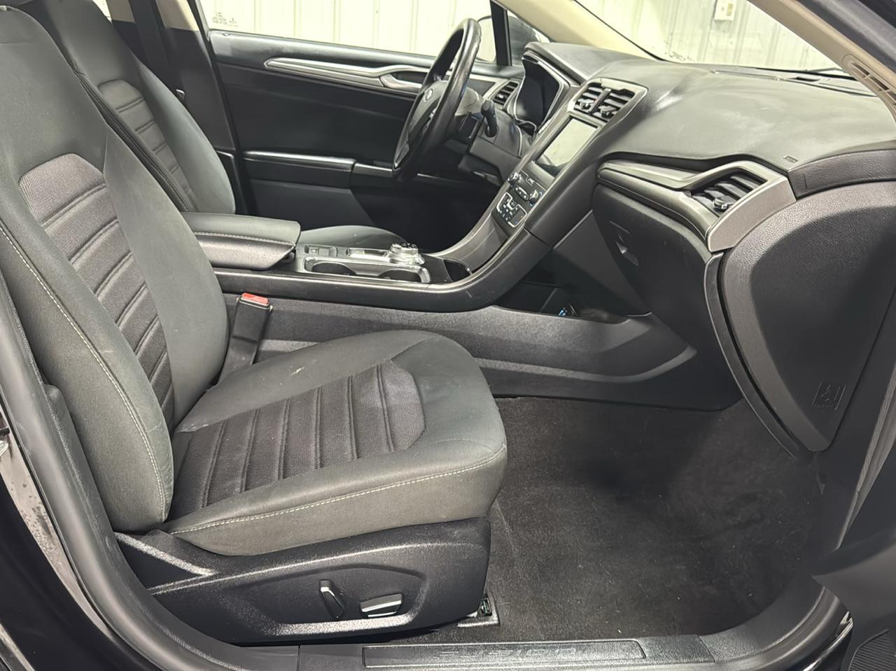 Ford Fusion SE FWD 2019