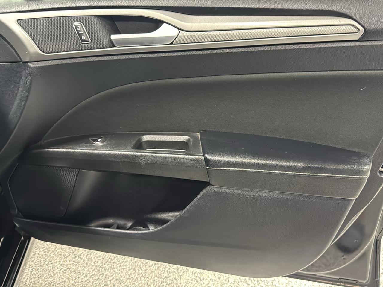 Ford Fusion SE FWD 2019