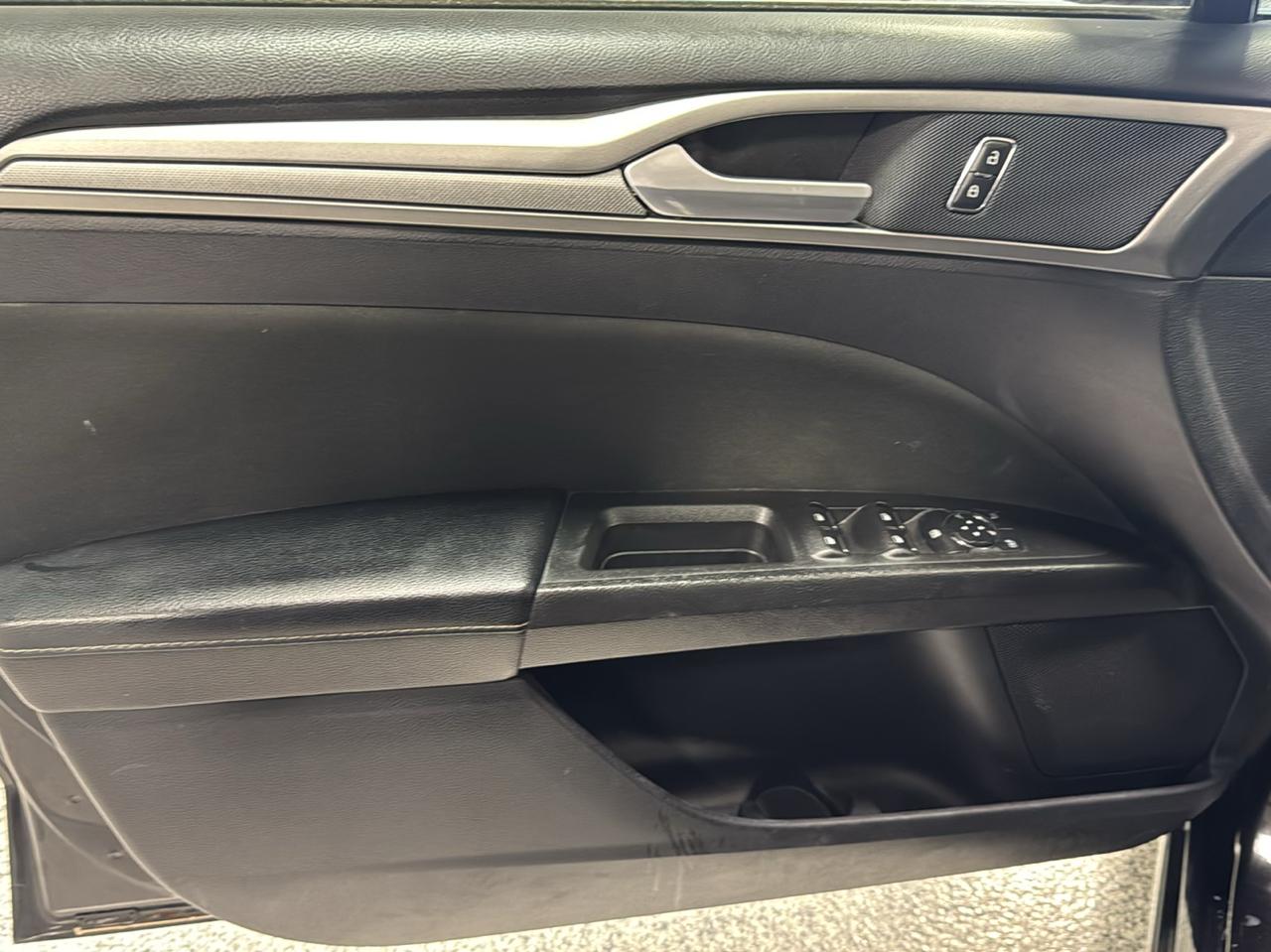 Ford Fusion SE FWD 2019