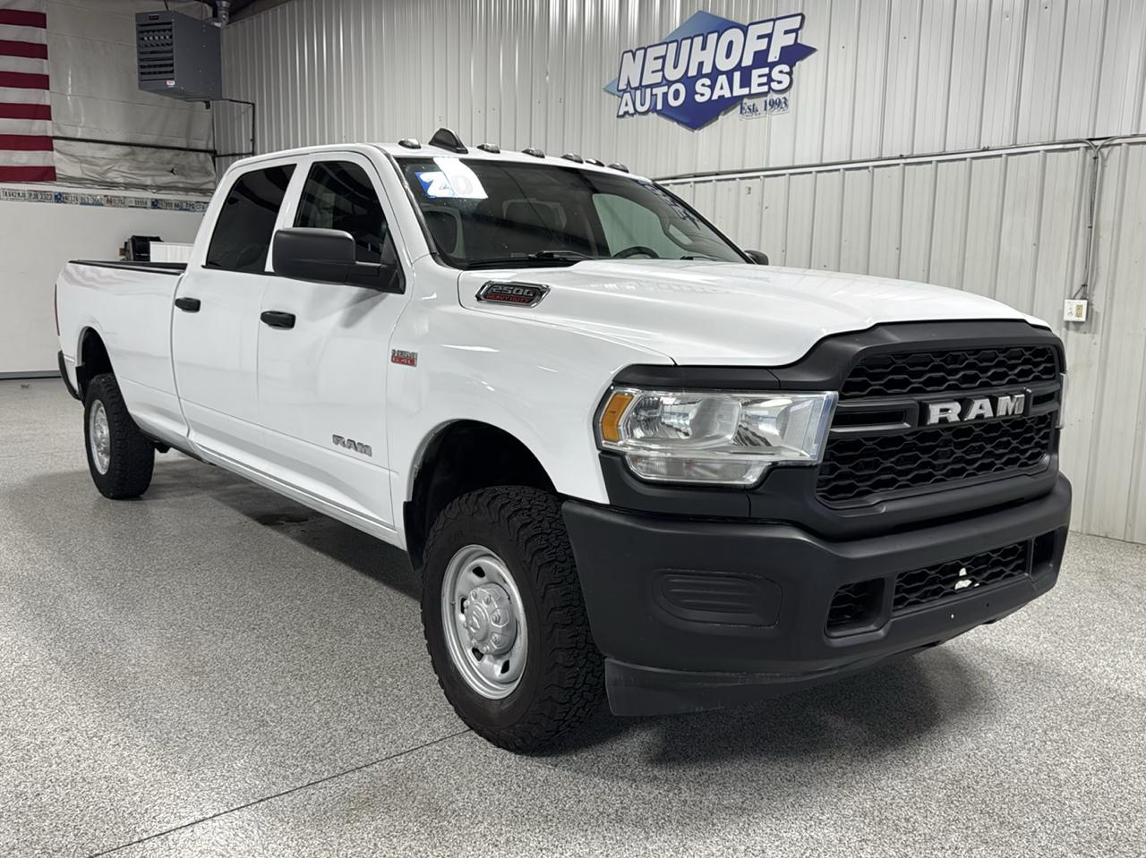 RAM 2500 Tradesman 4x4 Crew Cab 8' Box 2020