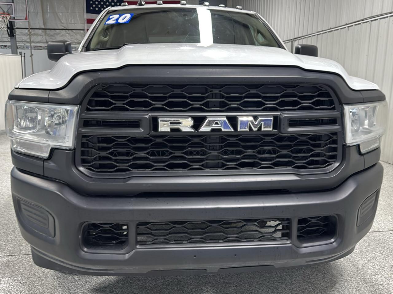 RAM 2500 Tradesman 4x4 Crew Cab 8' Box 2020