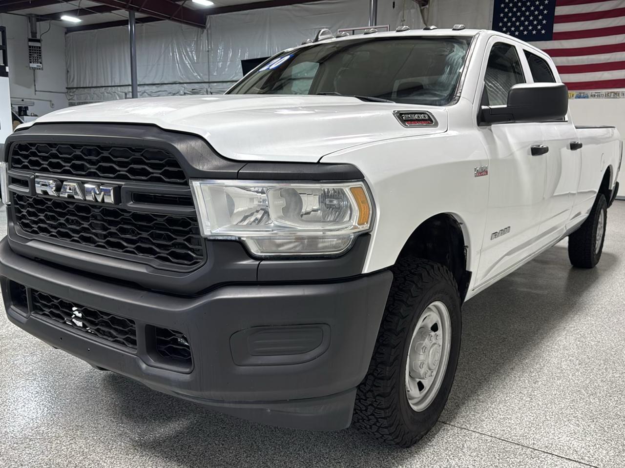 RAM 2500 Tradesman 4x4 Crew Cab 8' Box 2020