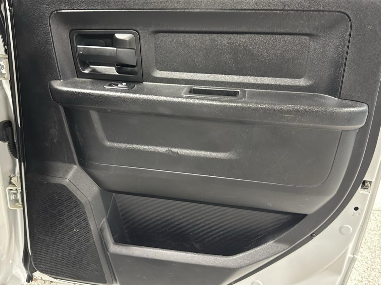 RAM 2500 Tradesman 4x4 Crew Cab 8' Box 2020