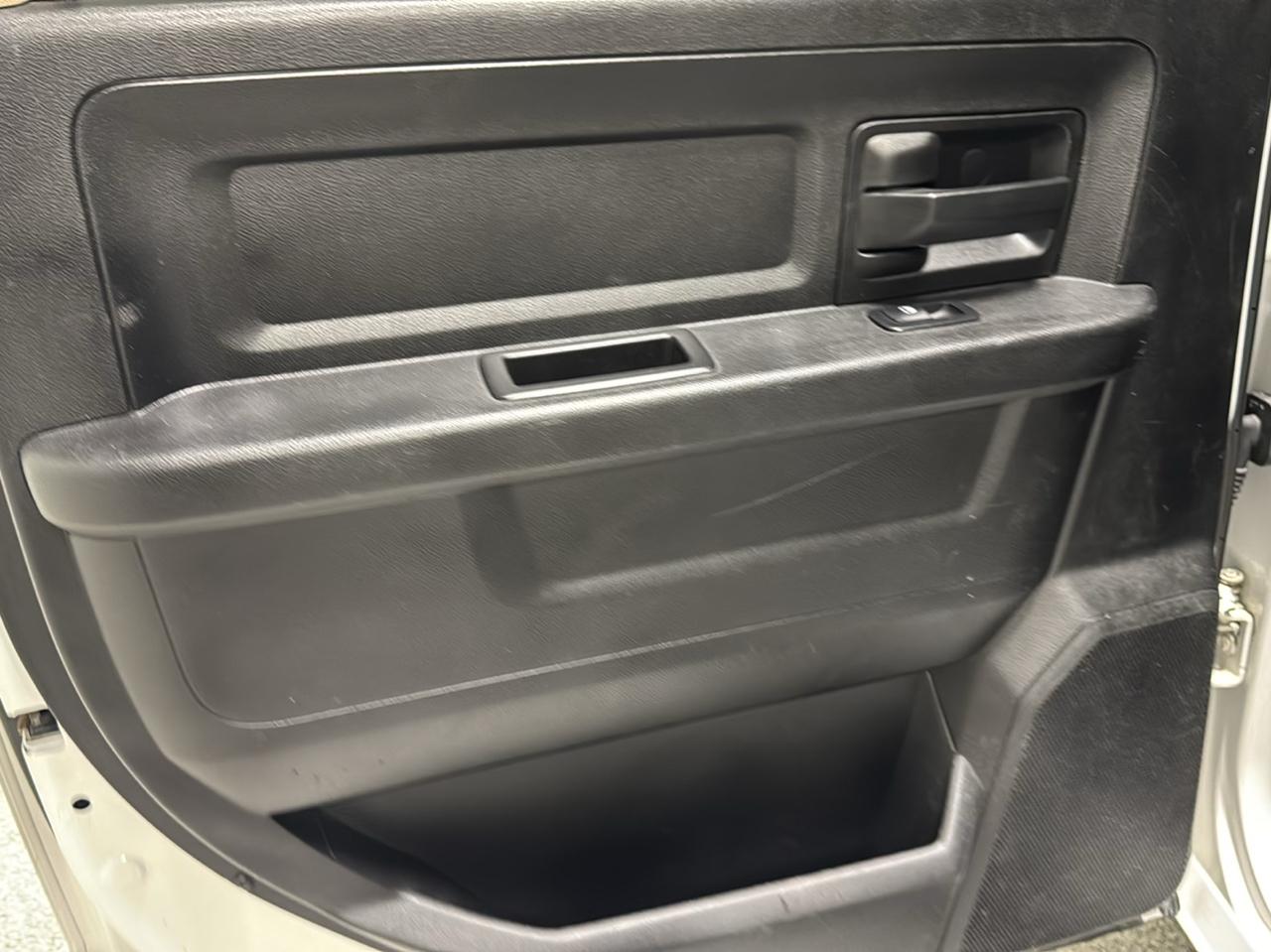 RAM 2500 Tradesman 4x4 Crew Cab 8' Box 2020