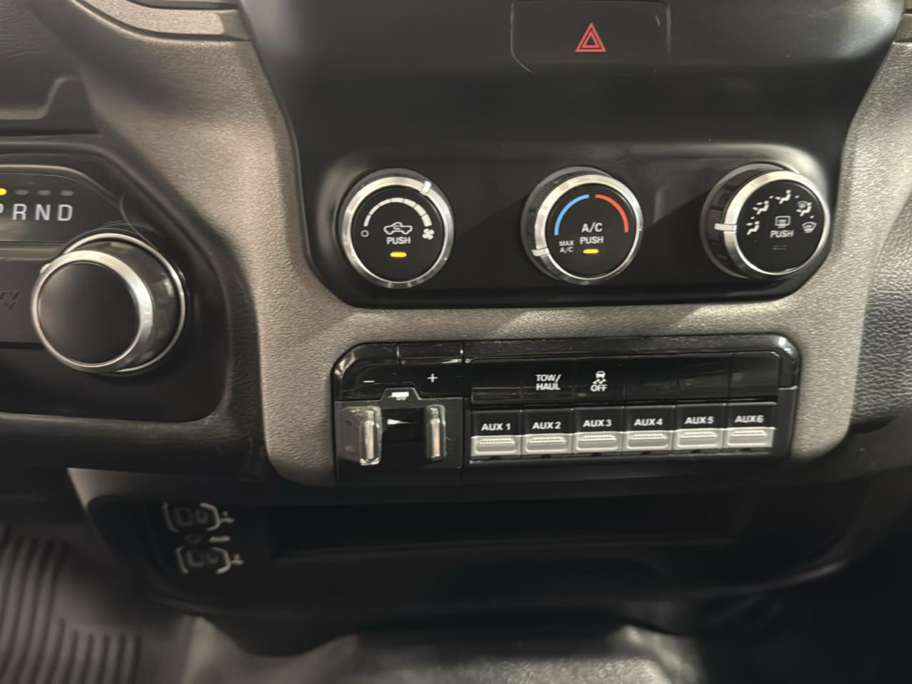 RAM 2500 Tradesman 4x4 Crew Cab 8' Box 2020