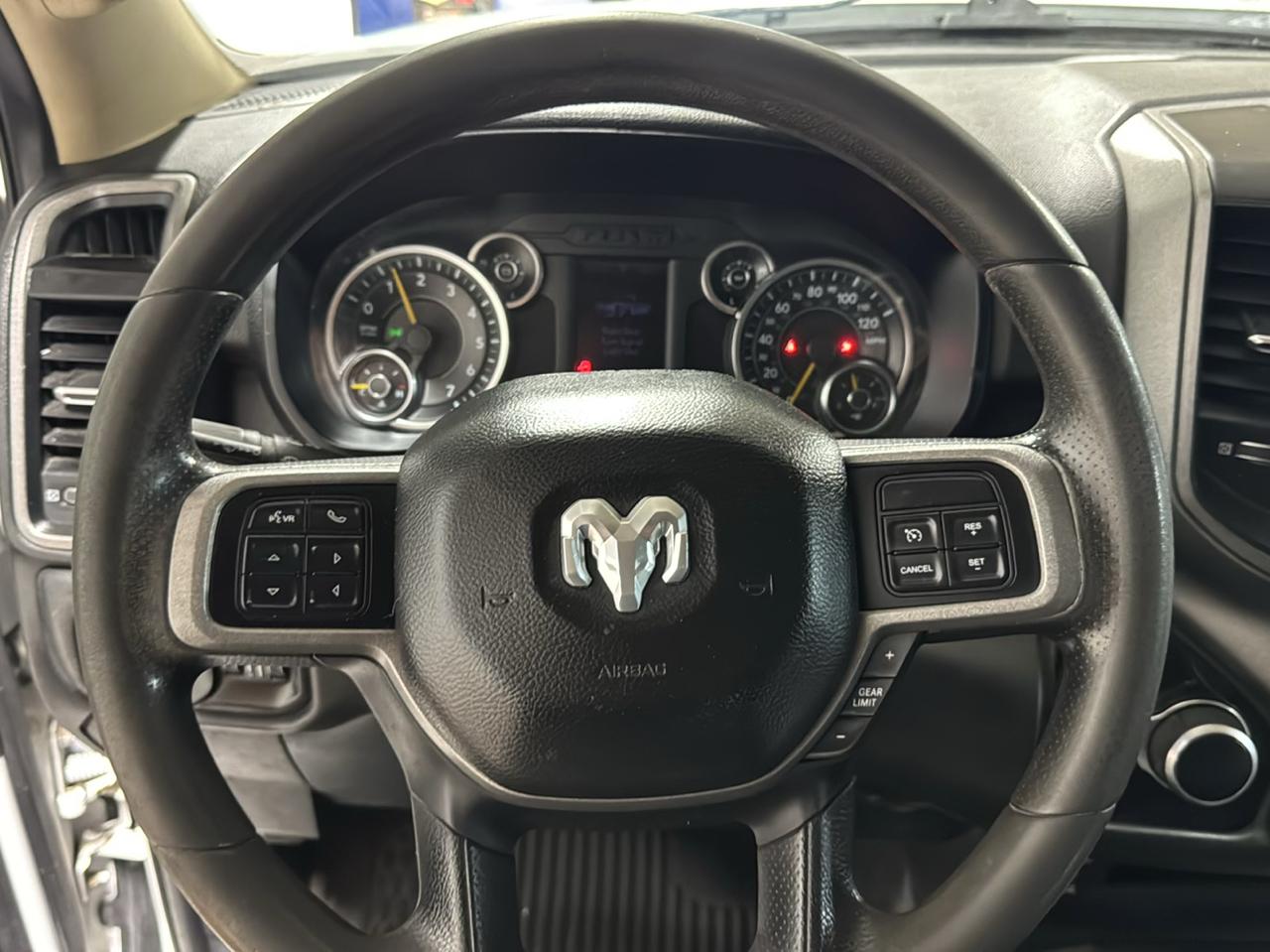 RAM 2500 Tradesman 4x4 Crew Cab 8' Box 2020