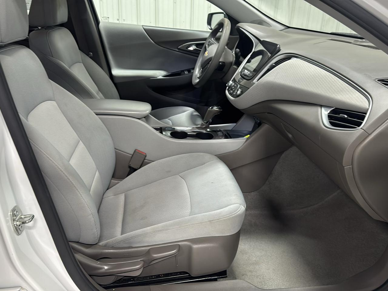 Chevrolet Malibu 4dr Sdn LS w/1FL 2020