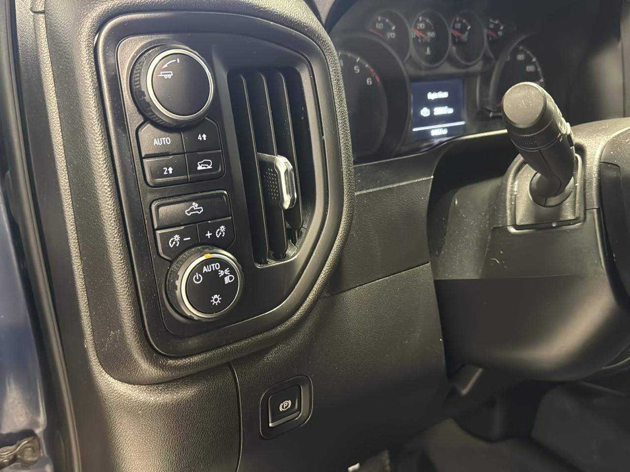 Chevrolet Silverado 1500 4WD Double Cab 147" Custom 2021