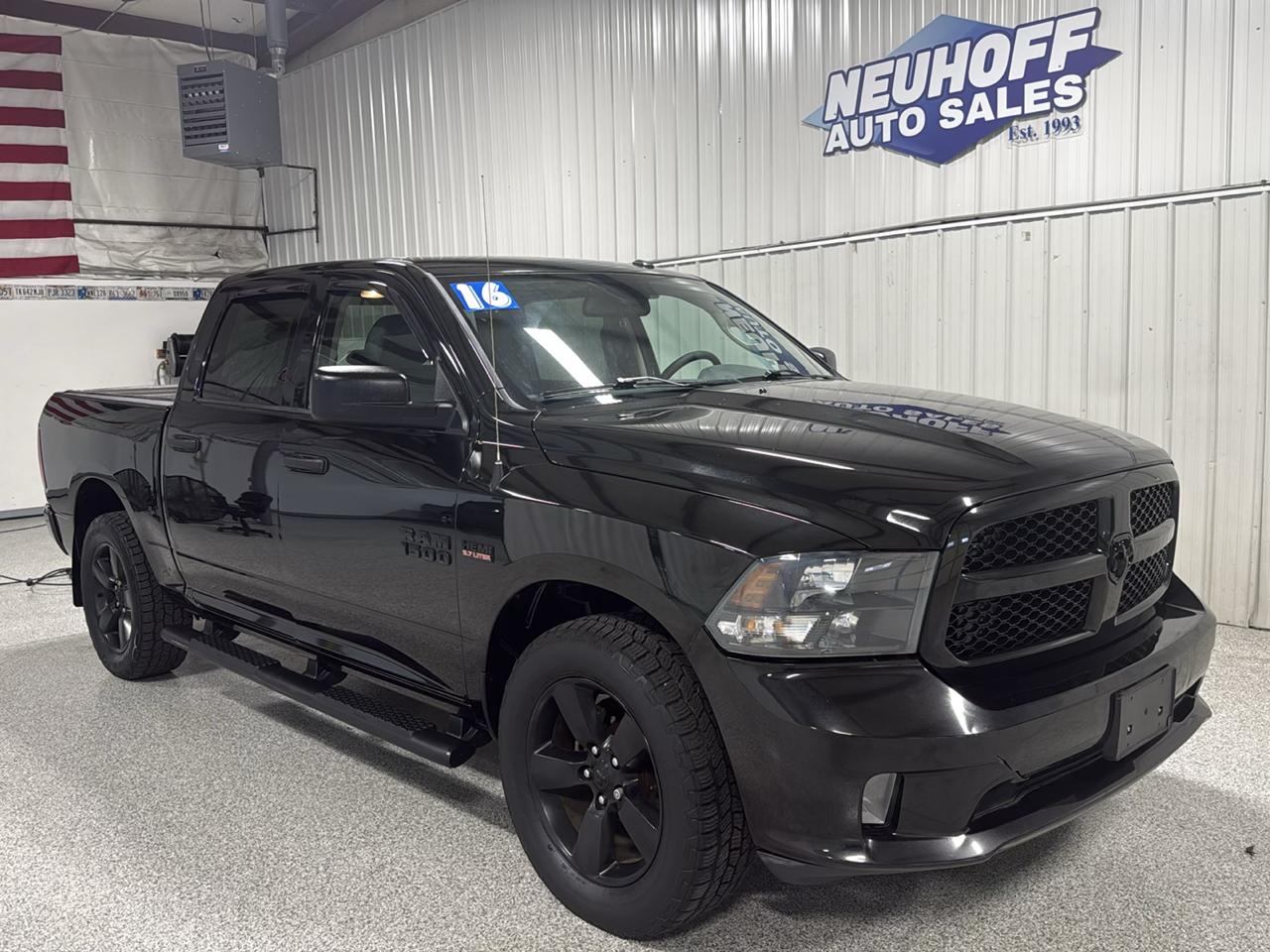 RAM 1500 4WD Crew Cab 140.5" Tradesman 2016