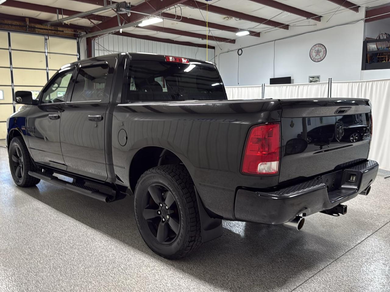 RAM 1500 4WD Crew Cab 140.5" Tradesman 2016
