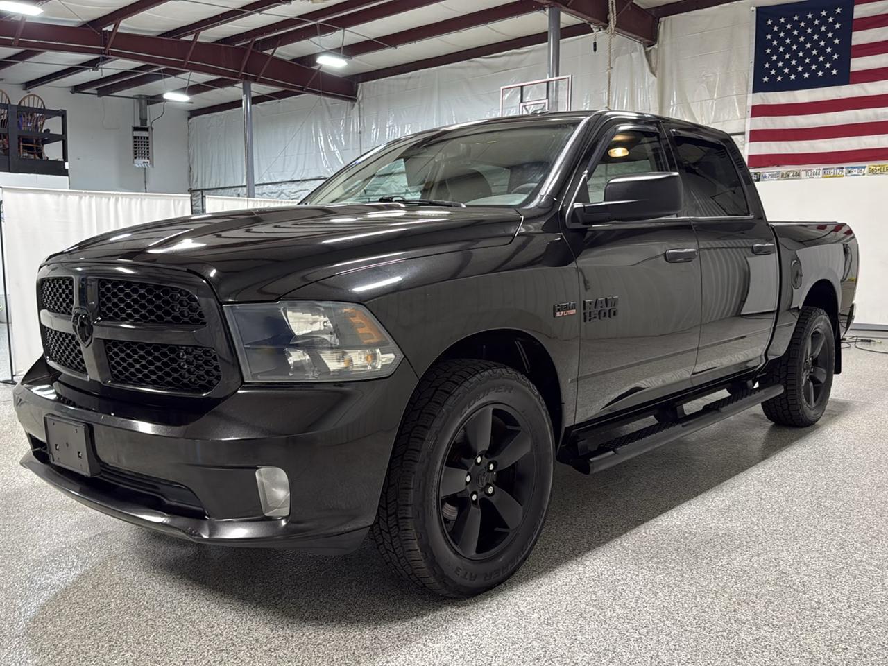 RAM 1500 4WD Crew Cab 140.5" Tradesman 2016