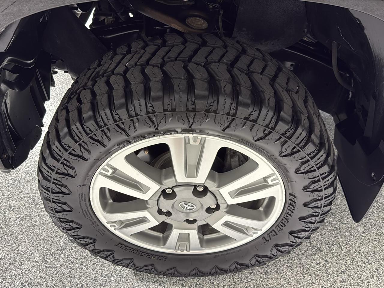 Toyota Tundra 4WD Truck CrewMax 5.7L FFV V8 6-Spd AT Platinum (Natl) 2014