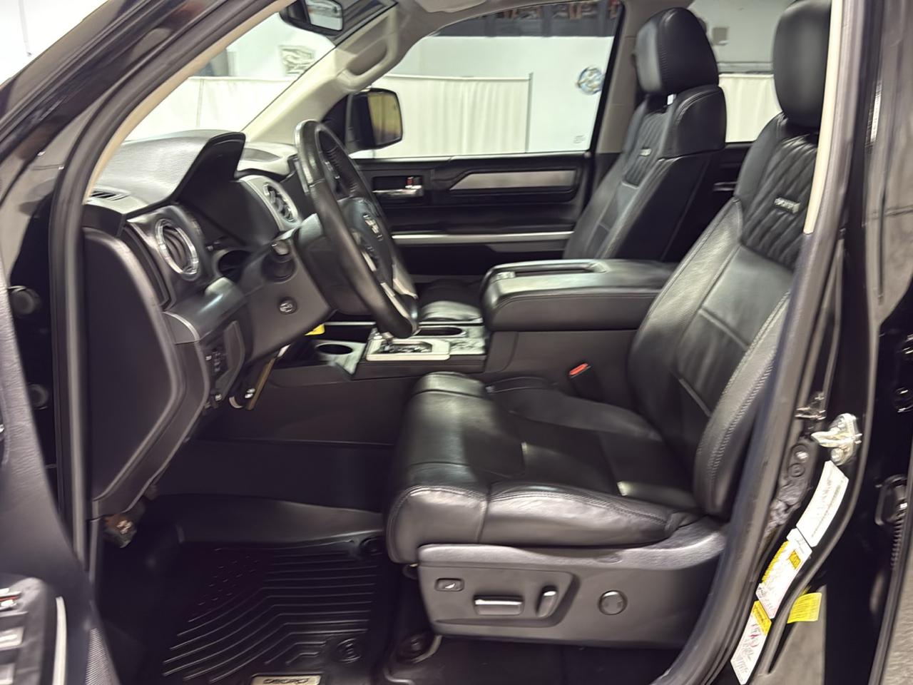 Toyota Tundra 4WD Truck CrewMax 5.7L FFV V8 6-Spd AT Platinum (Natl) 2014