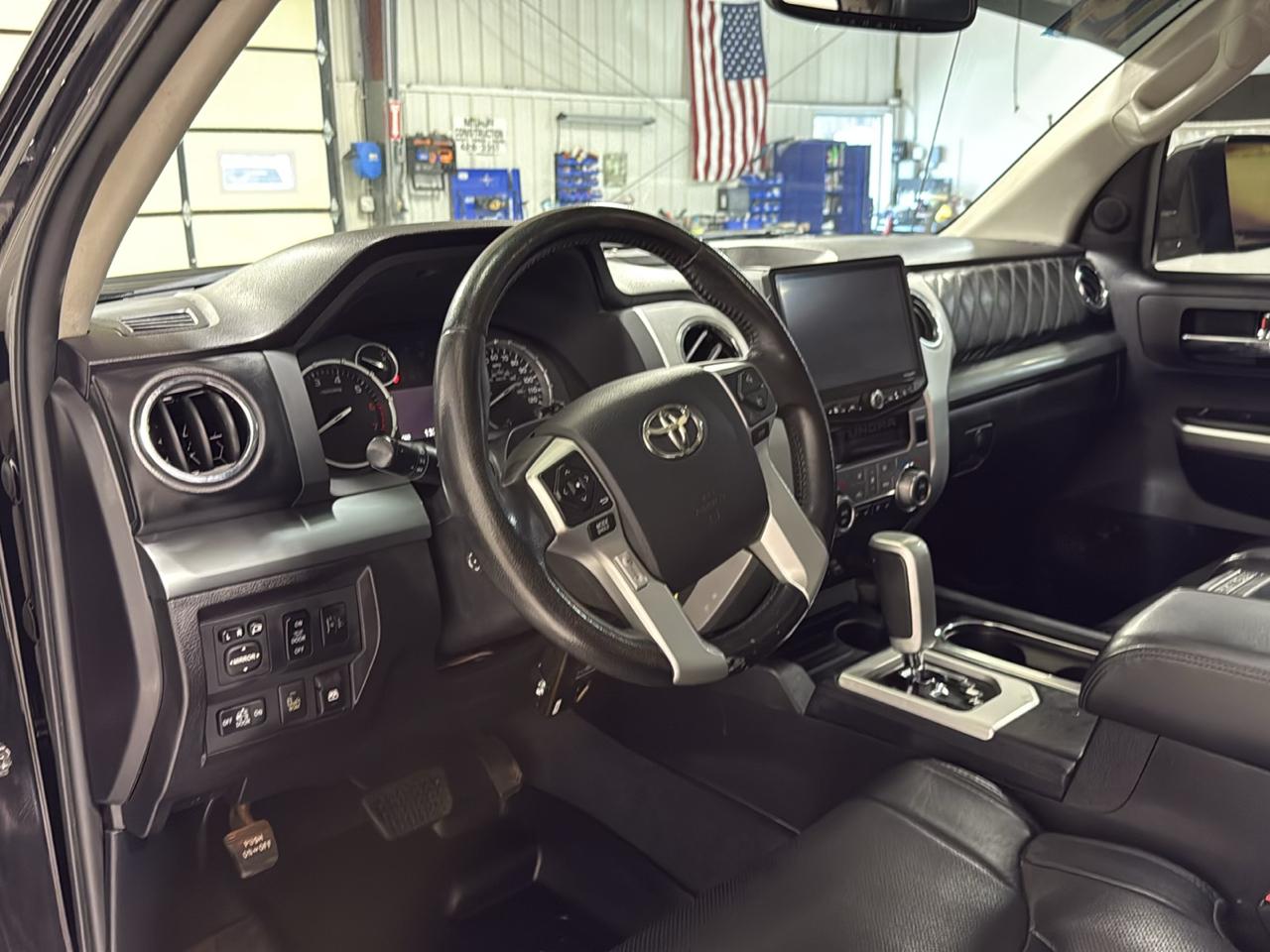 Toyota Tundra 4WD Truck CrewMax 5.7L FFV V8 6-Spd AT Platinum (Natl) 2014