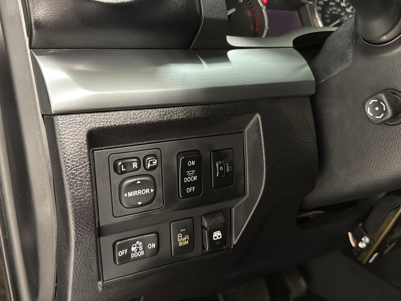 Toyota Tundra 4WD Truck CrewMax 5.7L FFV V8 6-Spd AT Platinum (Natl) 2014