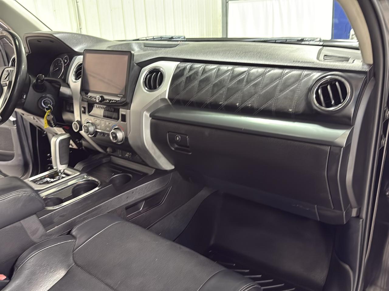 Toyota Tundra 4WD Truck CrewMax 5.7L FFV V8 6-Spd AT Platinum (Natl) 2014