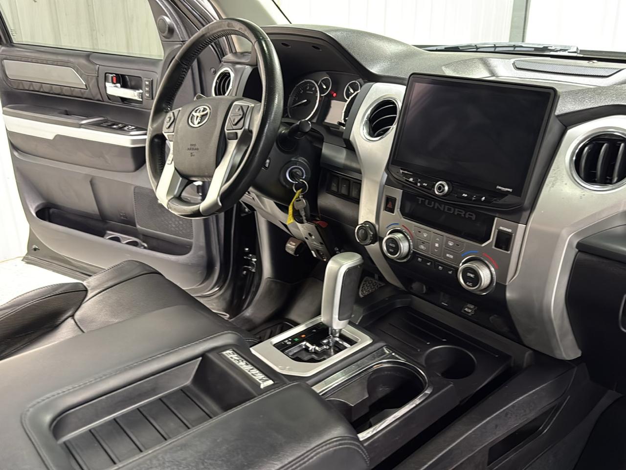 Toyota Tundra 4WD Truck CrewMax 5.7L FFV V8 6-Spd AT Platinum (Natl) 2014