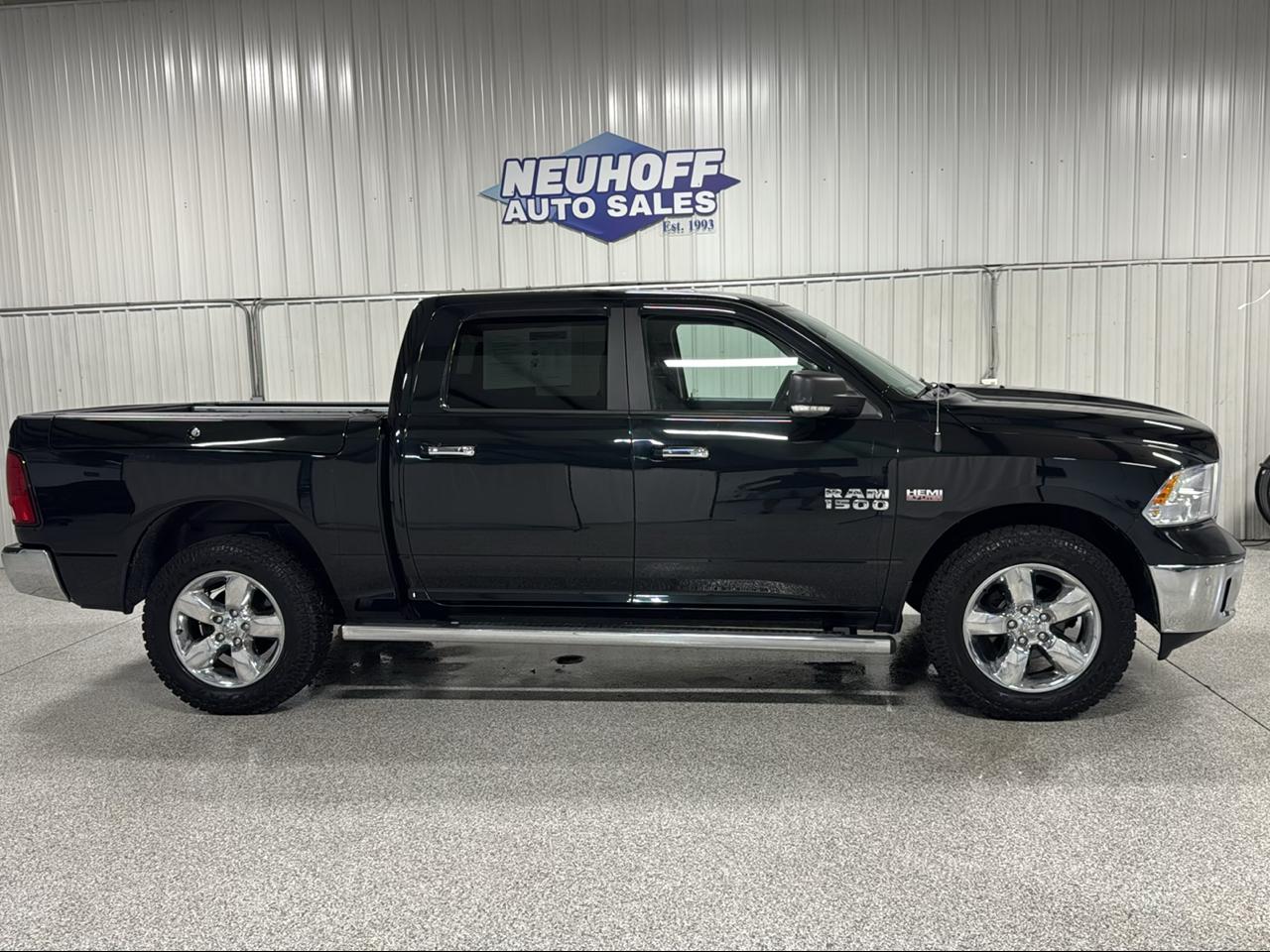 RAM 1500 Big Horn 4x4 Crew Cab 5'7" Box 2017