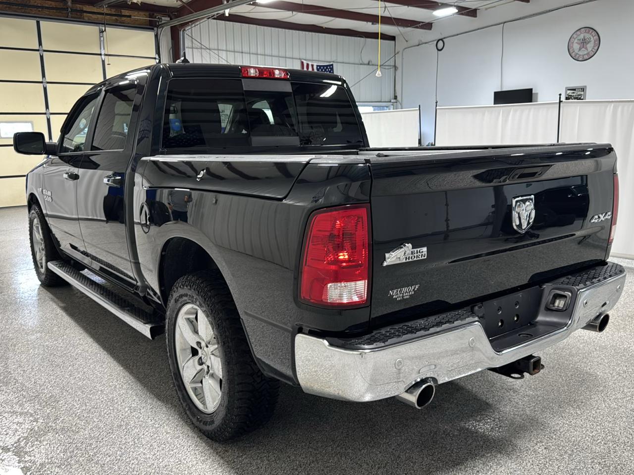 RAM 1500 Big Horn 4x4 Crew Cab 5'7" Box 2017