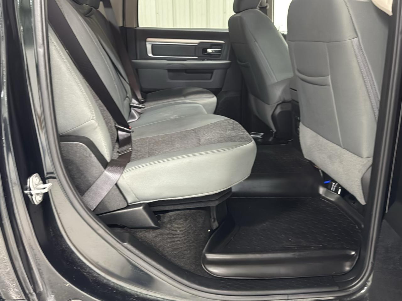 RAM 1500 Big Horn 4x4 Crew Cab 5'7" Box 2017