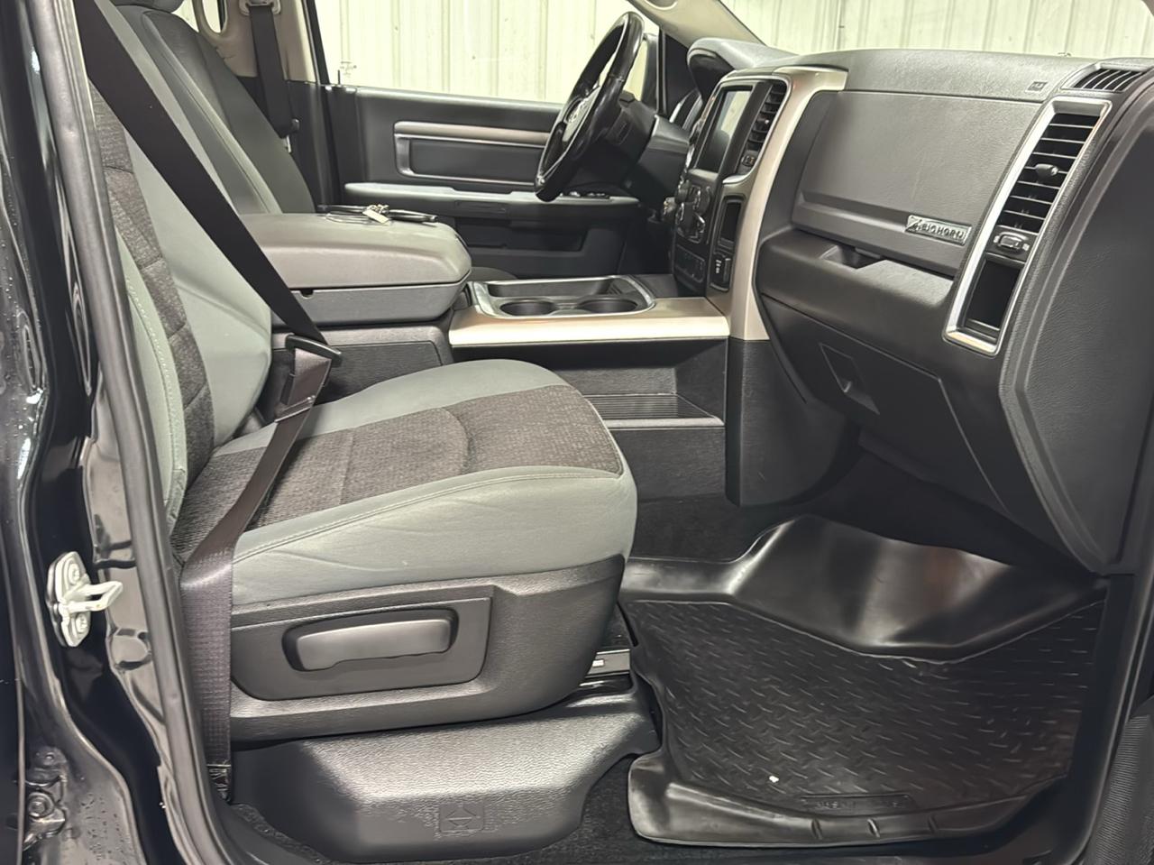 RAM 1500 Big Horn 4x4 Crew Cab 5'7" Box 2017