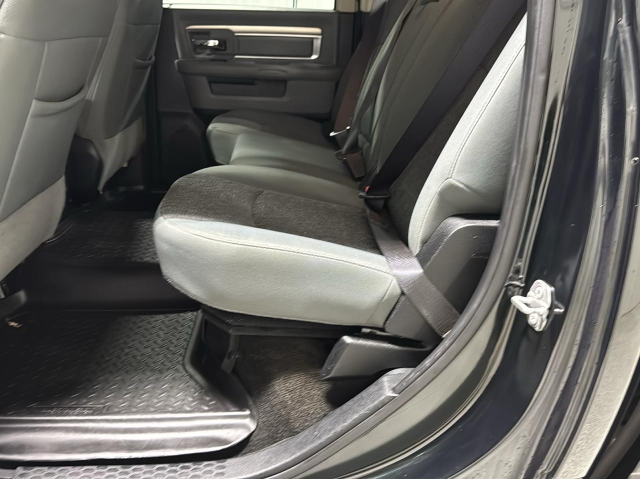 RAM 1500 Big Horn 4x4 Crew Cab 5'7" Box 2017