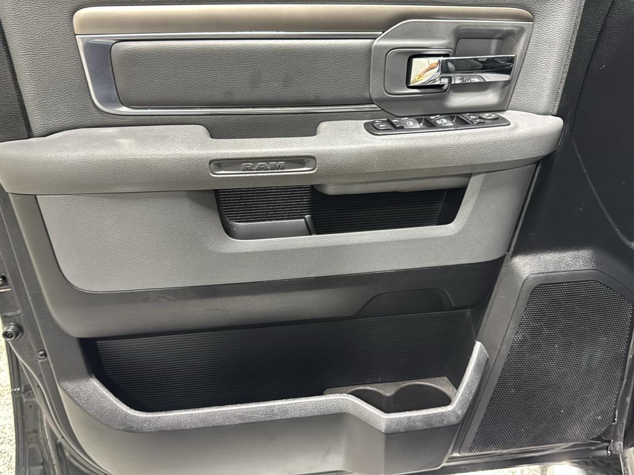 RAM 1500 Big Horn 4x4 Crew Cab 5'7" Box 2017