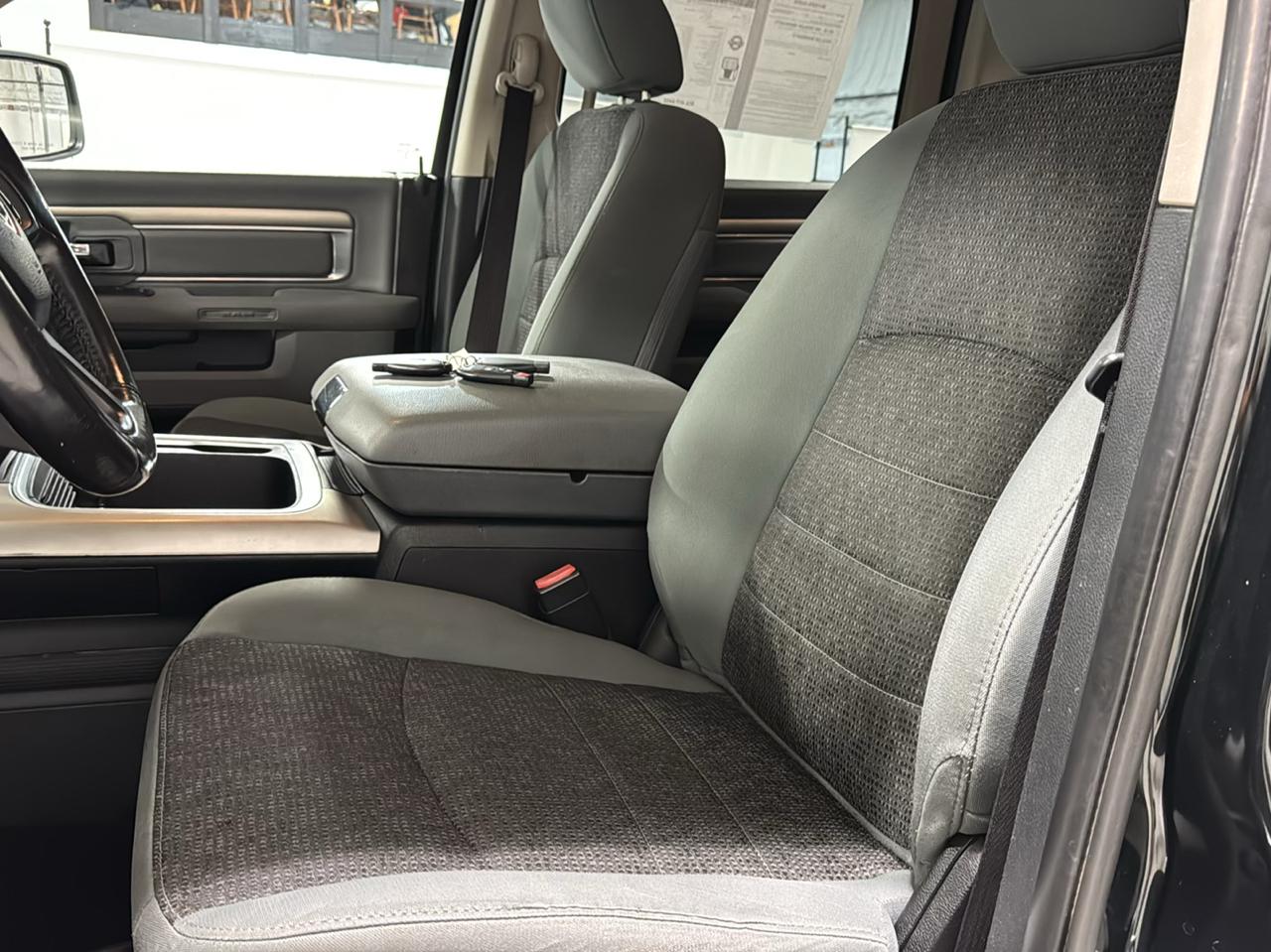 RAM 1500 Big Horn 4x4 Crew Cab 5'7" Box 2017