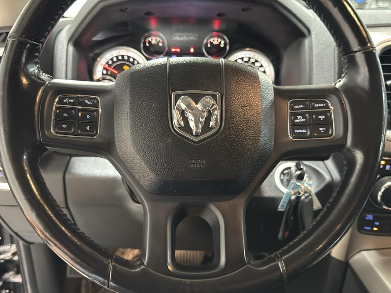 RAM 1500 Big Horn 4x4 Crew Cab 5'7" Box 2017