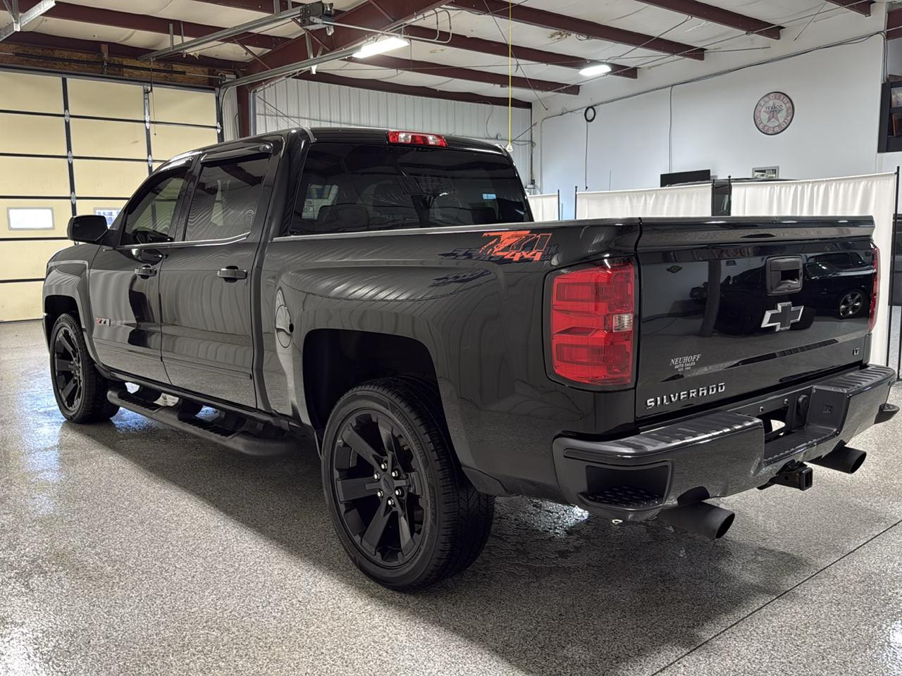Chevrolet Silverado 1500 4WD Crew Cab 143.5" LT w/2LT 2017