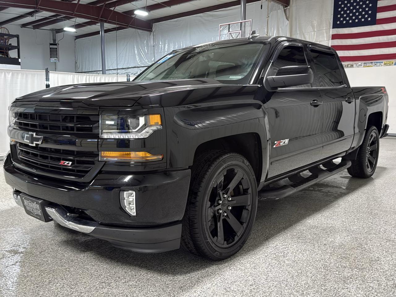 Chevrolet Silverado 1500 4WD Crew Cab 143.5" LT w/2LT 2017