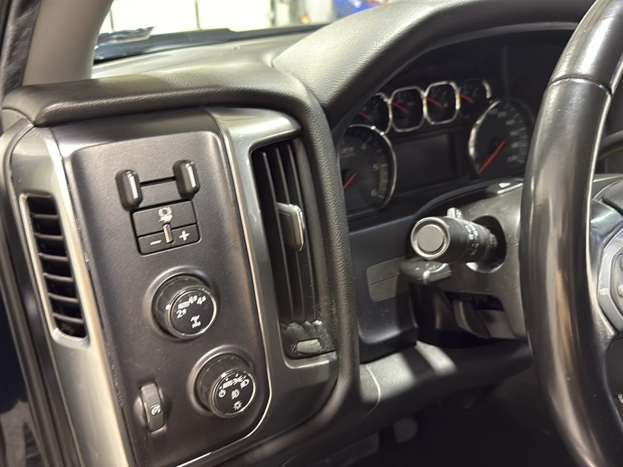 Chevrolet Silverado 1500 4WD Crew Cab 143.5" LT w/2LT 2017