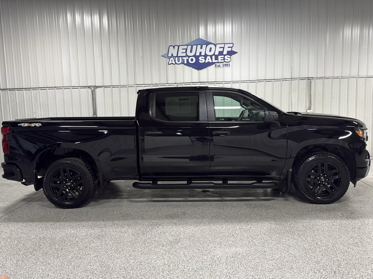 2023 Chevrolet Silverado 1500 4WD Crew Cab 157" Custom