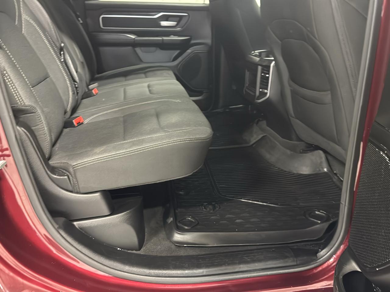 RAM 1500 Big Horn 4x4 Crew Cab 5'7" Box 2022