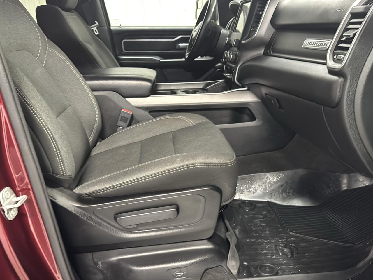 RAM 1500 Big Horn 4x4 Crew Cab 5'7" Box 2022