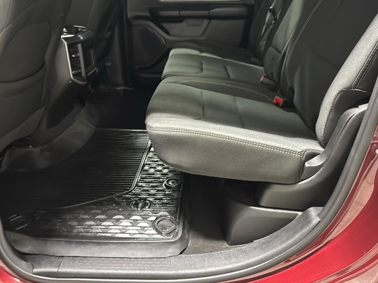 RAM 1500 Big Horn 4x4 Crew Cab 5'7" Box 2022