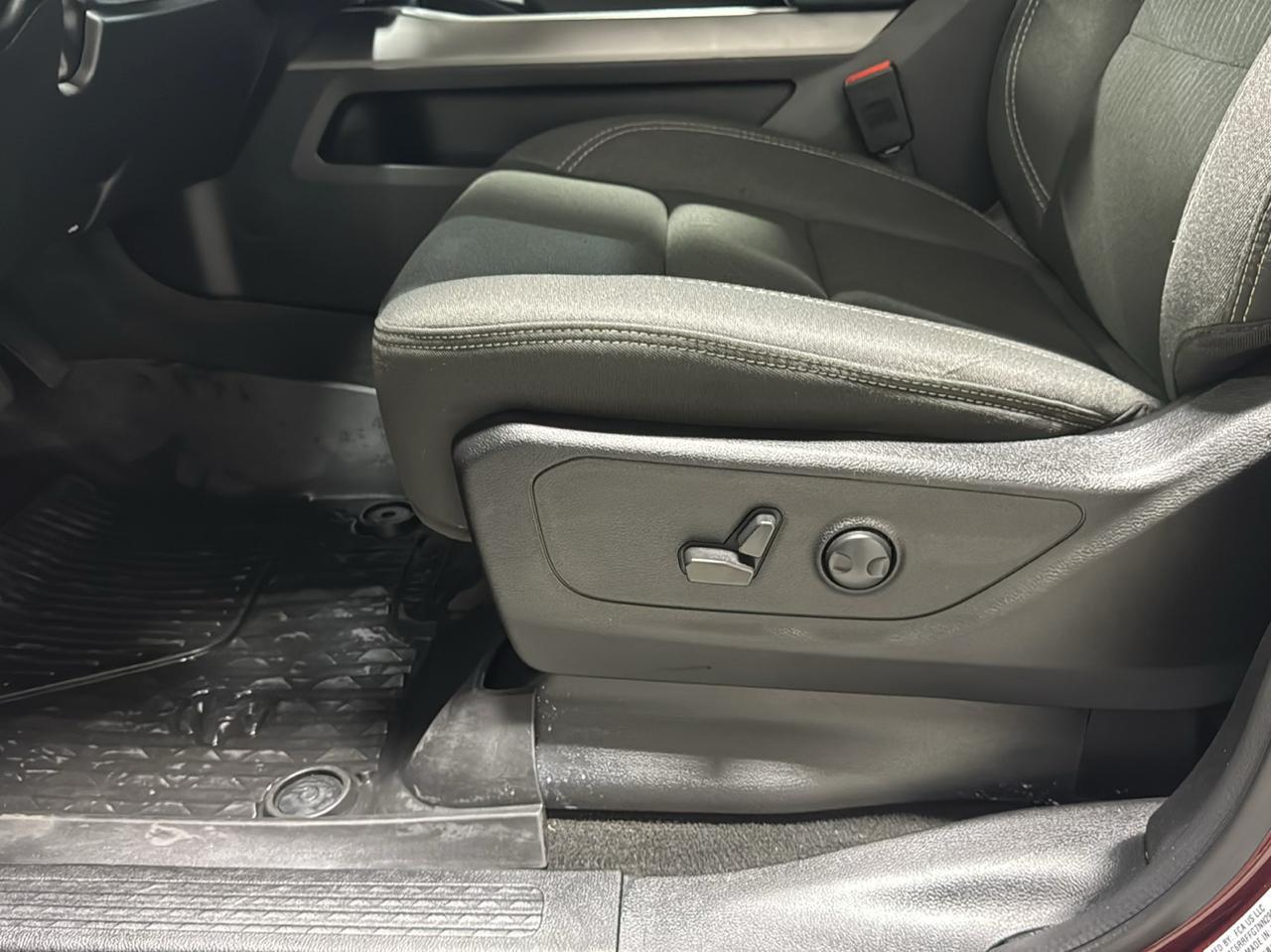 RAM 1500 Big Horn 4x4 Crew Cab 5'7" Box 2022