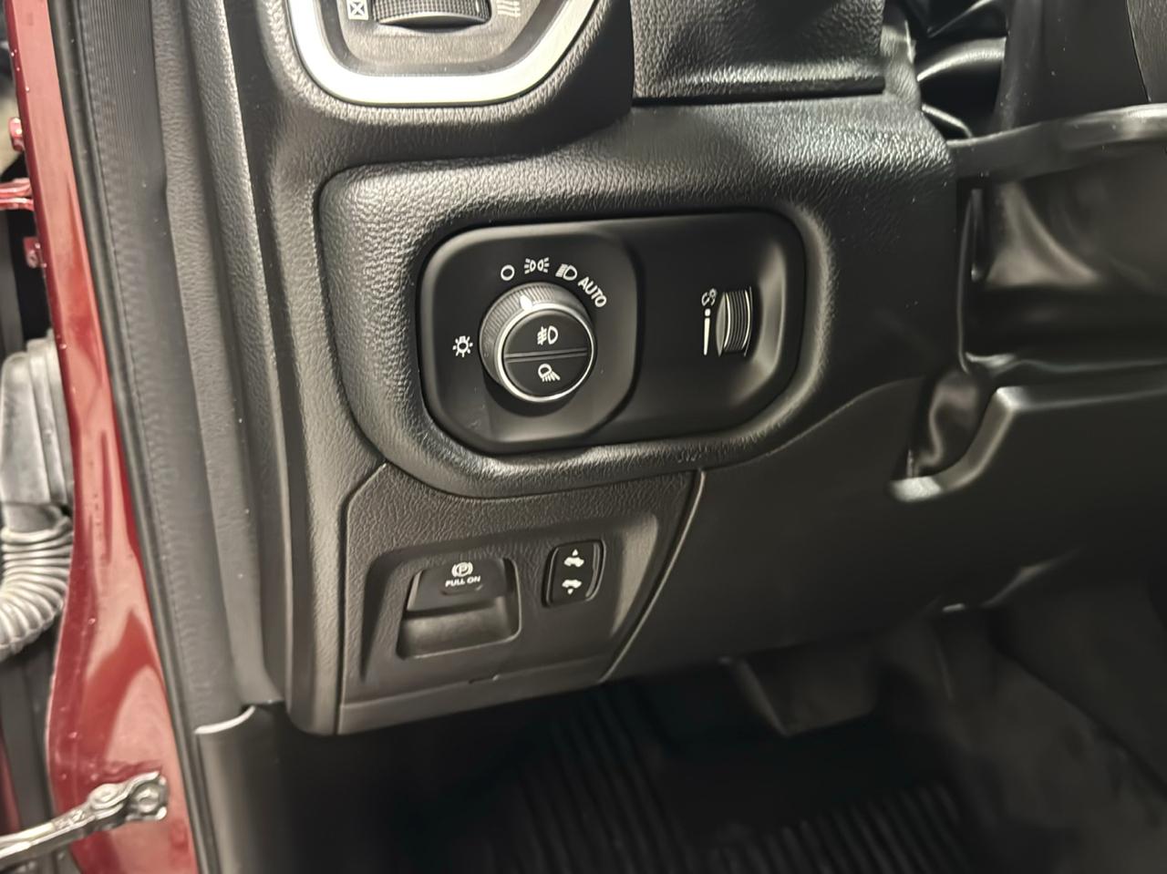 RAM 1500 Big Horn 4x4 Crew Cab 5'7" Box 2022