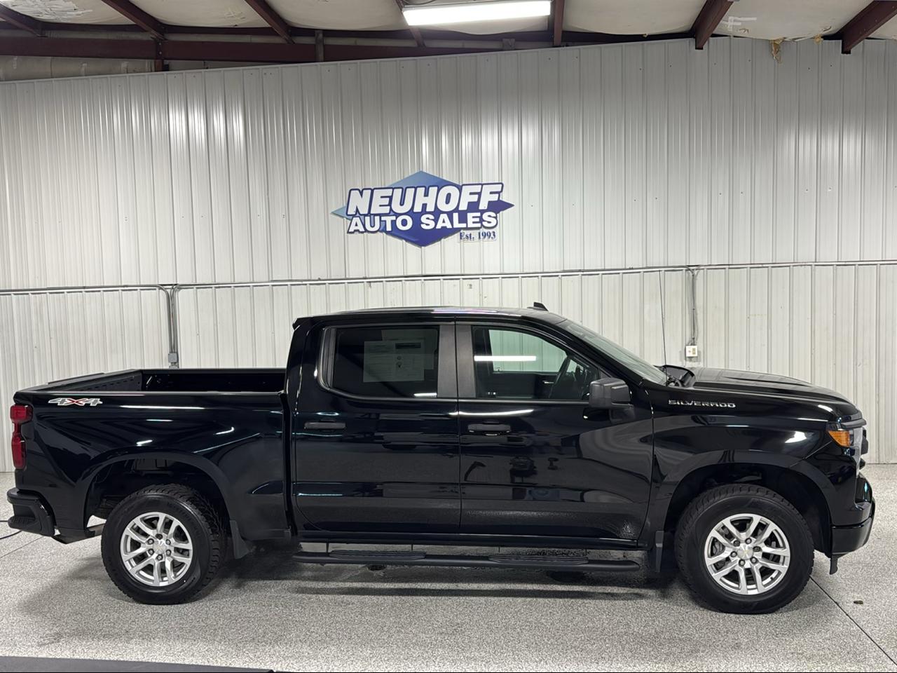 2022 Chevrolet Silverado 1500 4WD Crew Cab 147" Custom