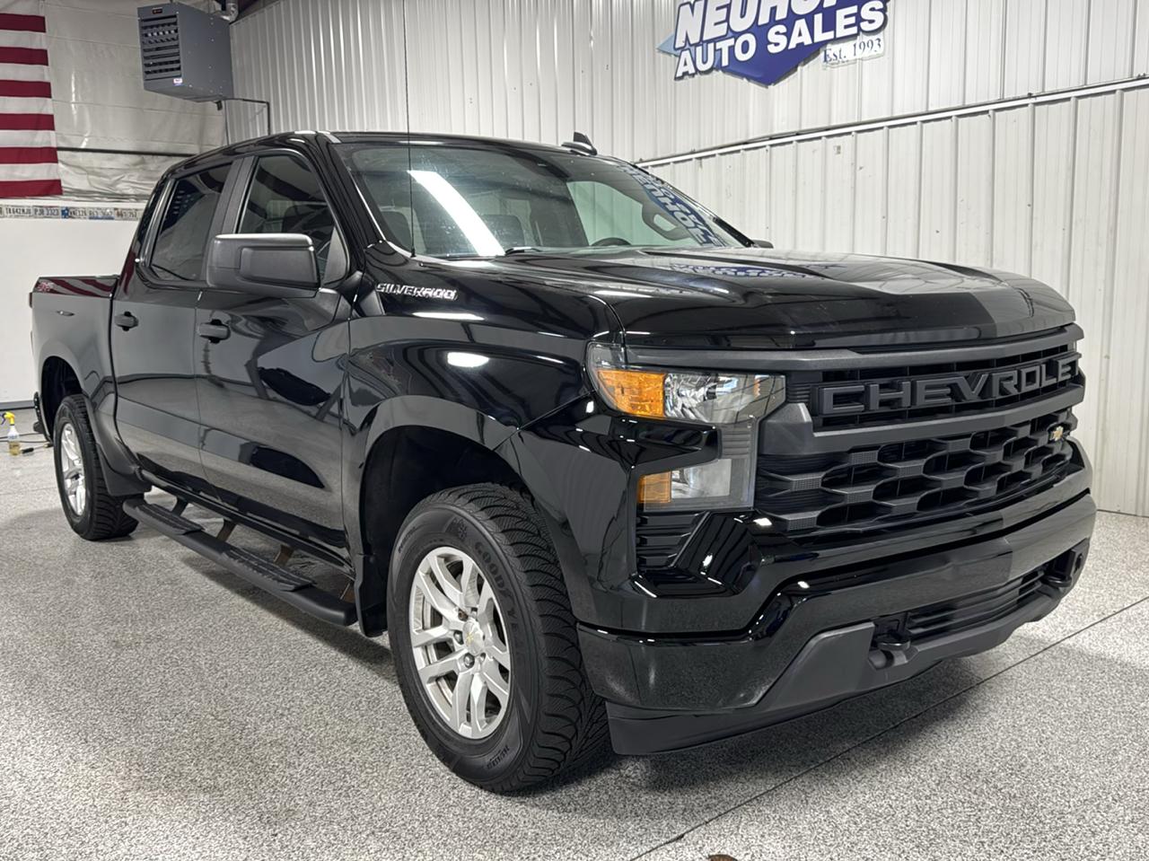 Chevrolet Silverado 1500 4WD Crew Cab 147" Custom 2022