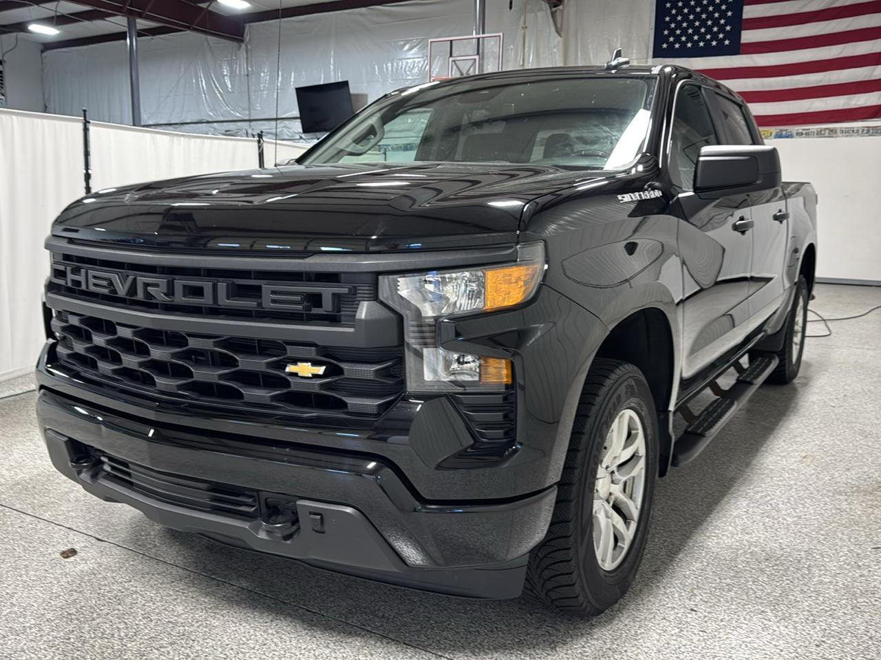 Chevrolet Silverado 1500 4WD Crew Cab 147" Custom 2022