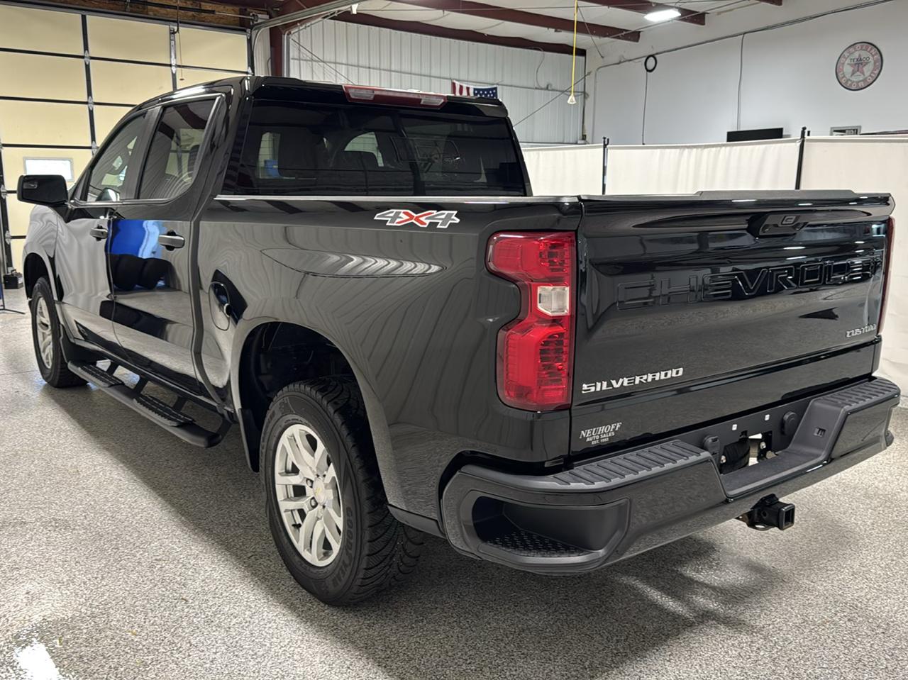 Chevrolet Silverado 1500 4WD Crew Cab 147" Custom 2022