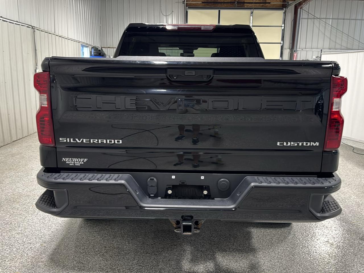 Chevrolet Silverado 1500 4WD Crew Cab 147" Custom 2022